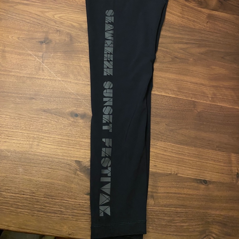 LULULEMON Seawheeze Sunset Festival 7/8 *Size 8* - Picture 1 of 3